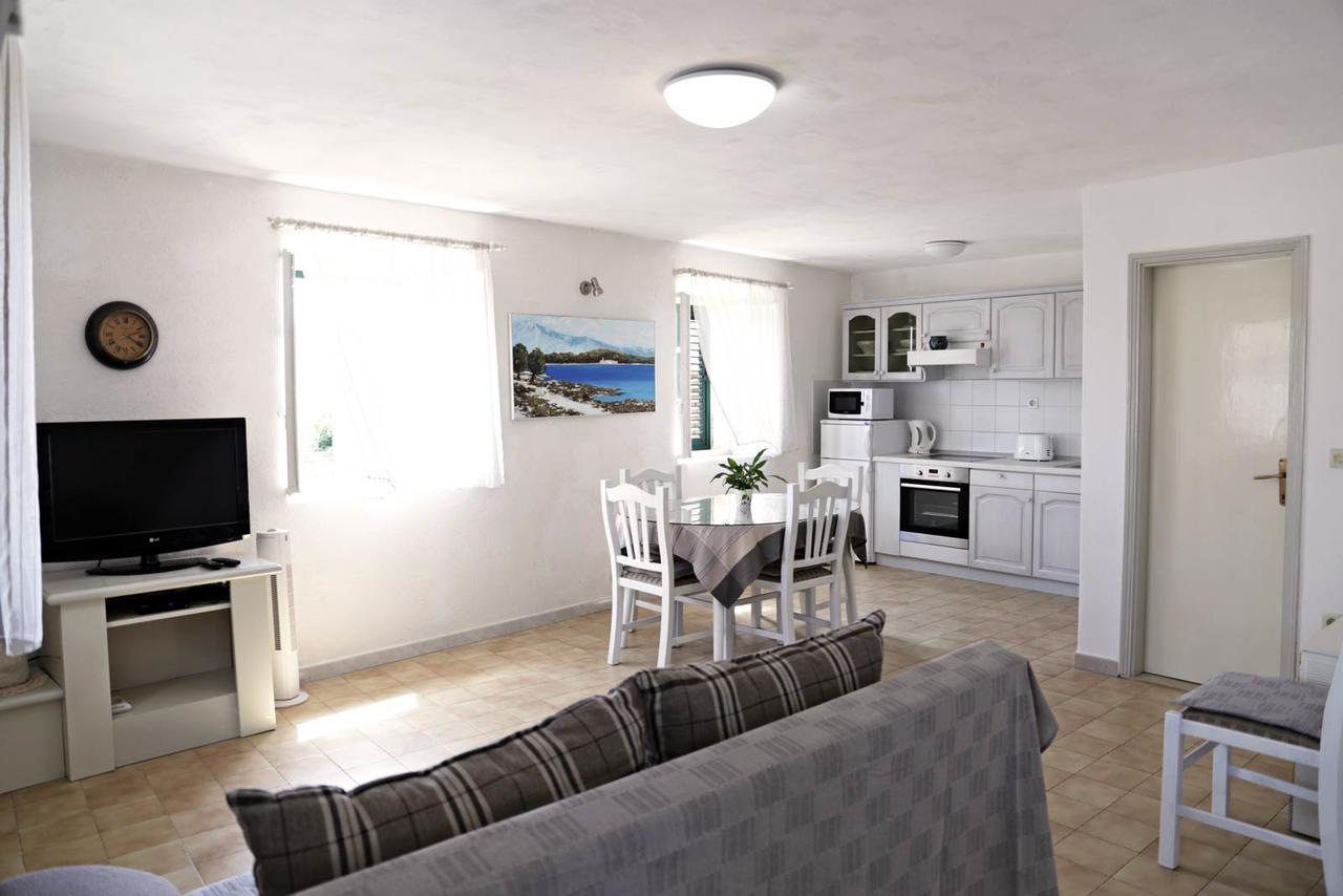 Pinta Apartments Lumbarda Exterior photo